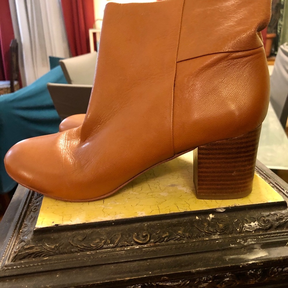 Banana Republic Lanica Ankle Boot in Wheat - Picture 3 of 8